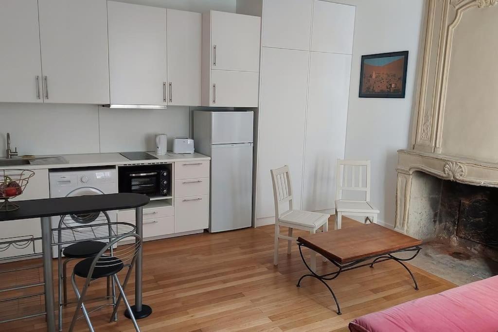 2 Pieces Proche Cathedrale Apartment